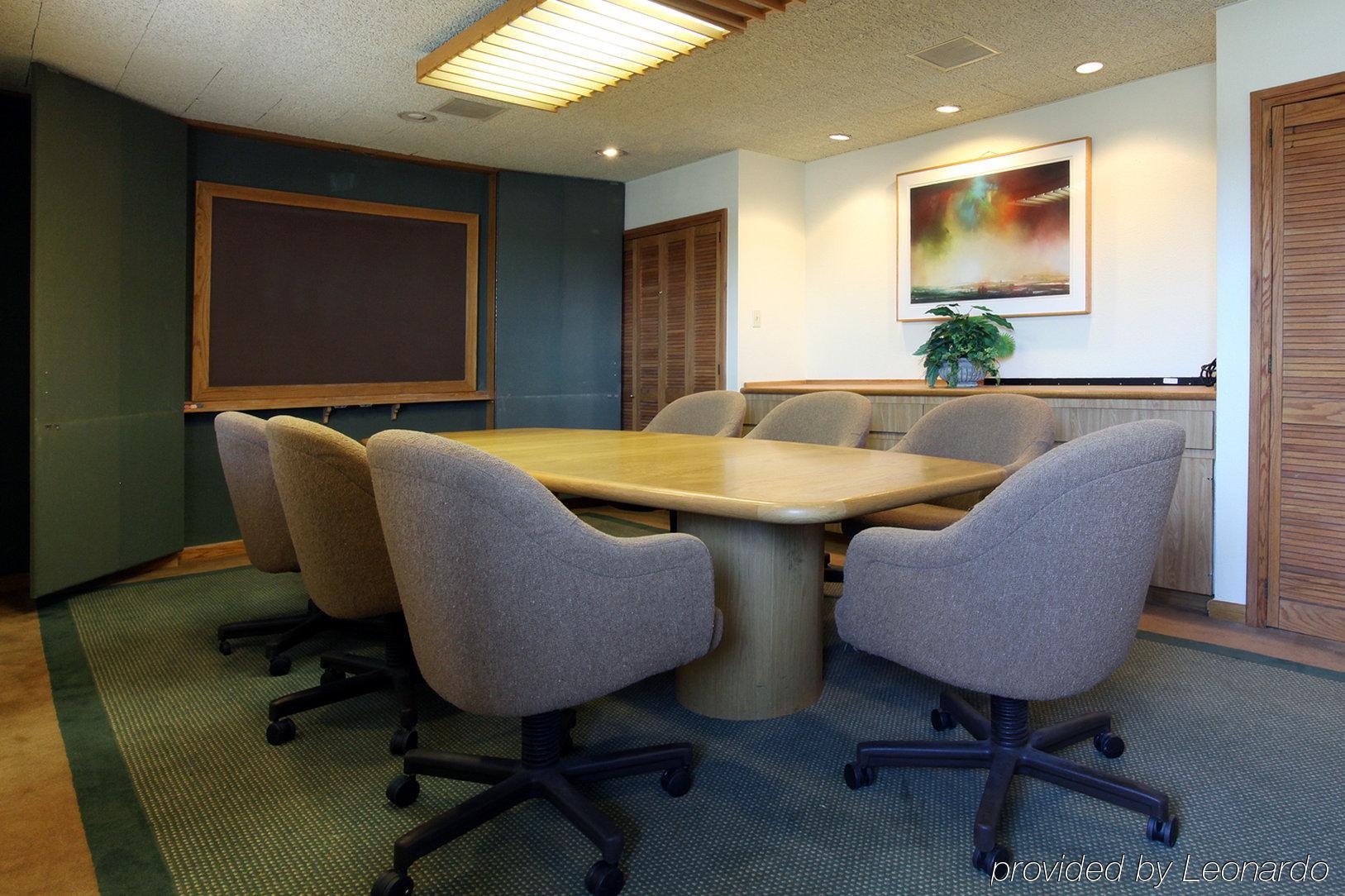 Amerihome Inn & Suites Houston Airport North Съоръжения снимка